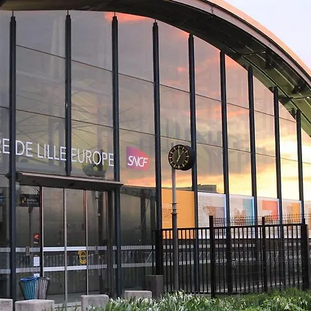 Hypercentre-2 Bedrooms Very Bright + Parking Apartment Lille