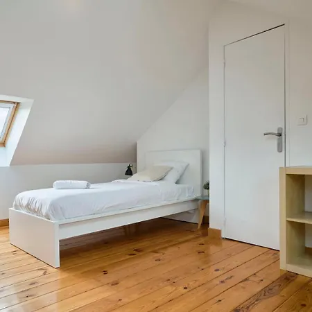 Hypercentre-2 Bedrooms Very Bright + Parking Apartment