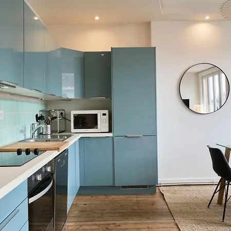 Hypercentre-2 Bedrooms Very Bright + Parking Apartment