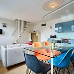 Hypercentre-2 Bedrooms Very Bright + Parking *