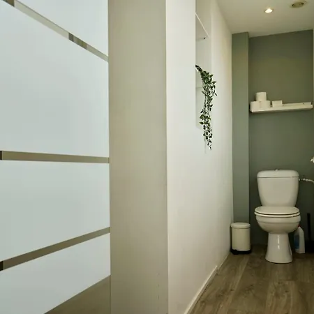 Hypercentre-2 Bedrooms Very Bright + Parking Apartamento
