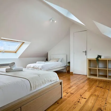 Hypercentre-2 Bedrooms Very Bright + Parking Appartamento *