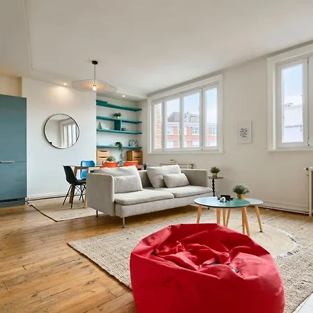 Hypercentre-2 Bedrooms Very Bright + Parking Appartamento *