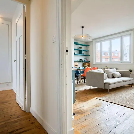 Hypercentre-2 Bedrooms Very Bright + Parking Appartamento *