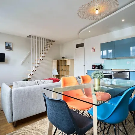 Hypercentre-2 Bedrooms Very Bright + Parking *