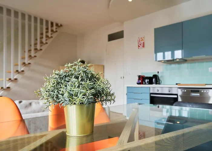 Hypercentre-2 Bedrooms Very Bright + Parking * 릴