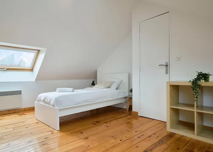 Hypercentre-2 Bedrooms Very Bright + Parking 아파트